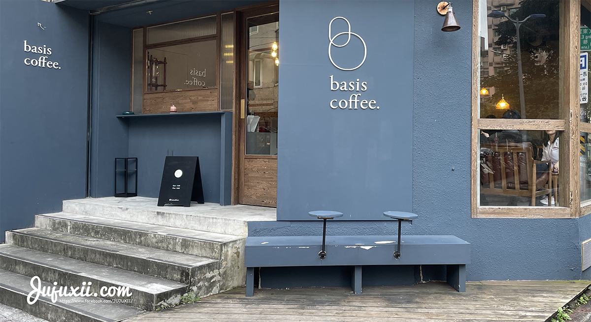 即時熱門文章：Basis Coffee.｜南京復興站的藍色咖啡館