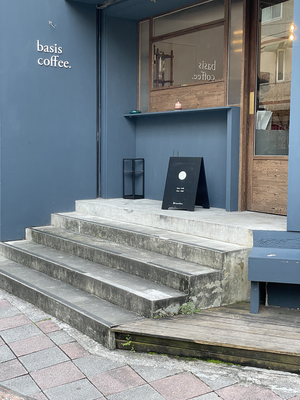 Basis Coffee.｜南京復興站的藍色咖啡館
